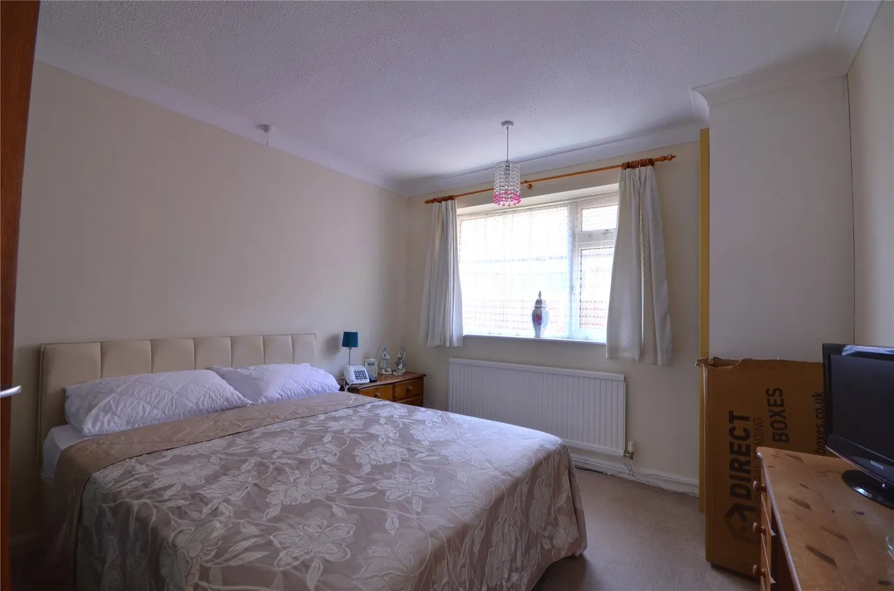 Heathcote Drive, East Grinstead, RH19, photo 7