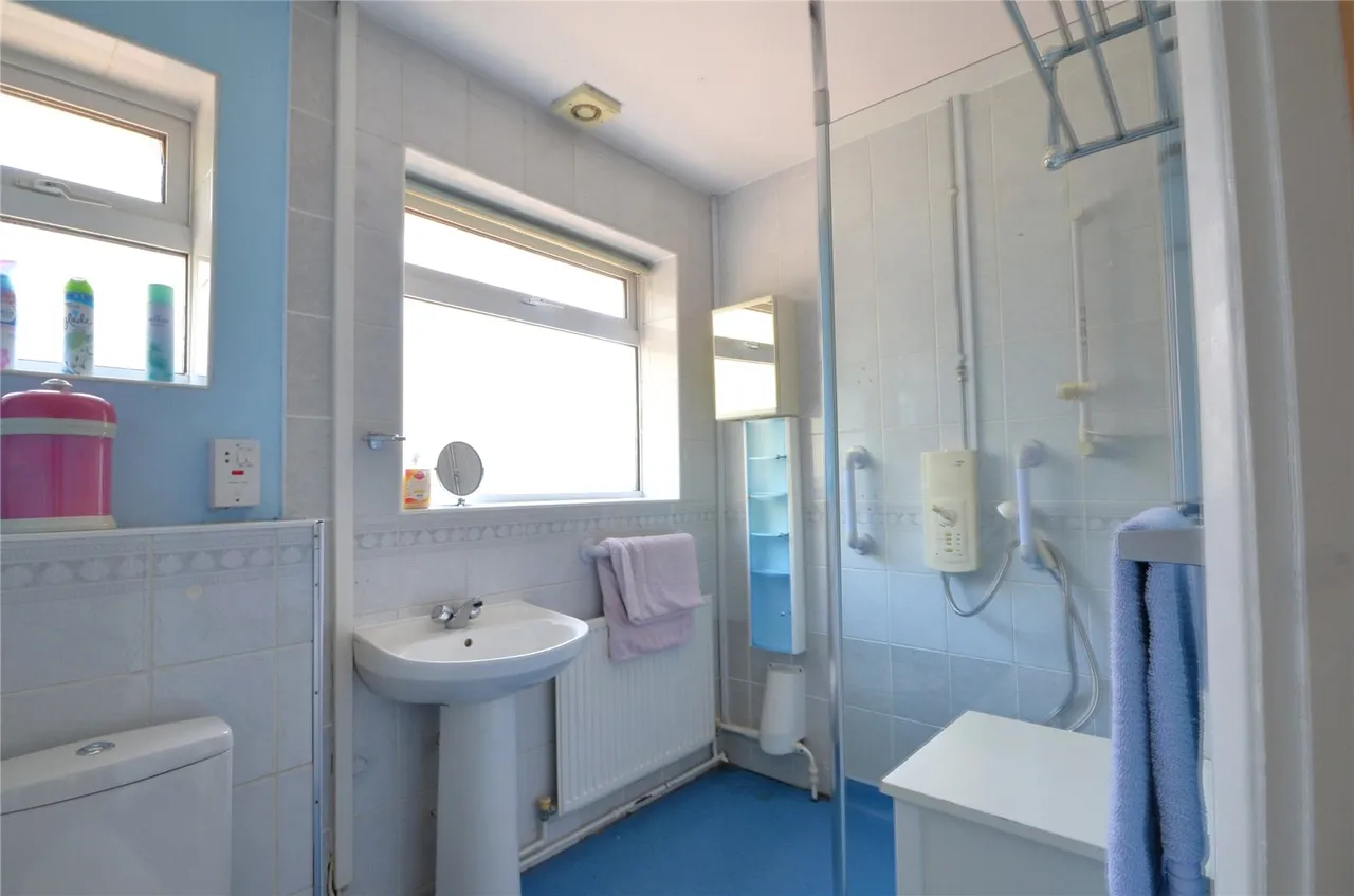 Heathcote Drive, East Grinstead, RH19, photo 8