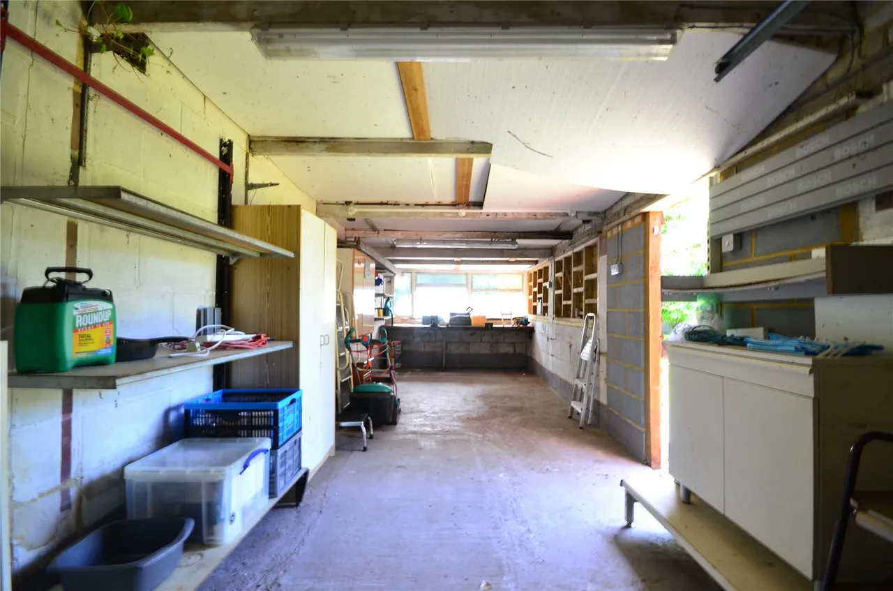Heathcote Drive, East Grinstead, RH19, photo 9