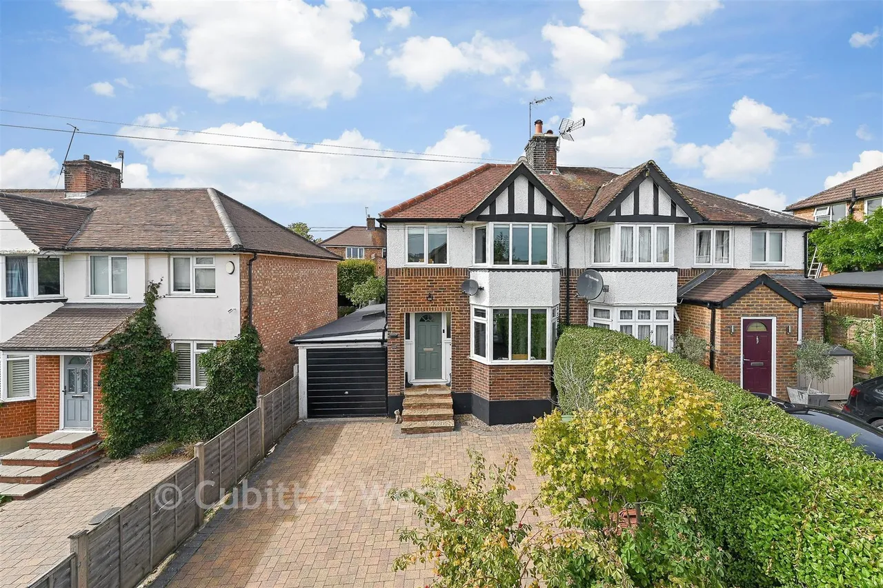 3 bed house for sale, Chalkpit Lane, Dorking, RH4