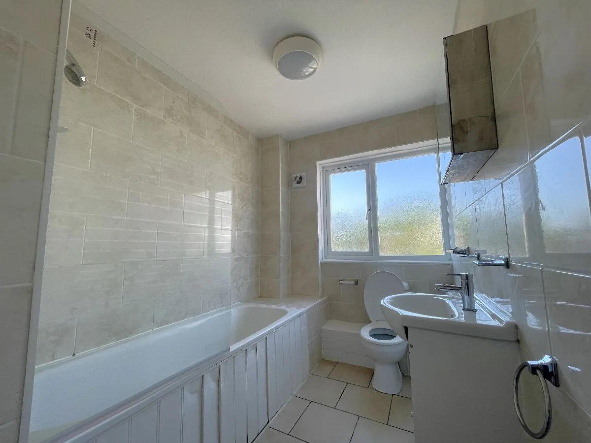 Starle Close, CT1, photo 4