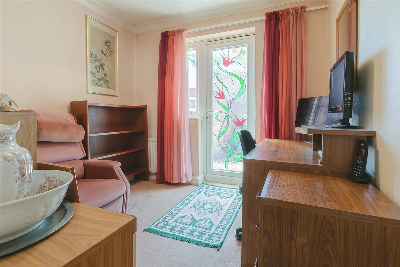 Swinburne Place, Royal Wootton Bassett, photo 11