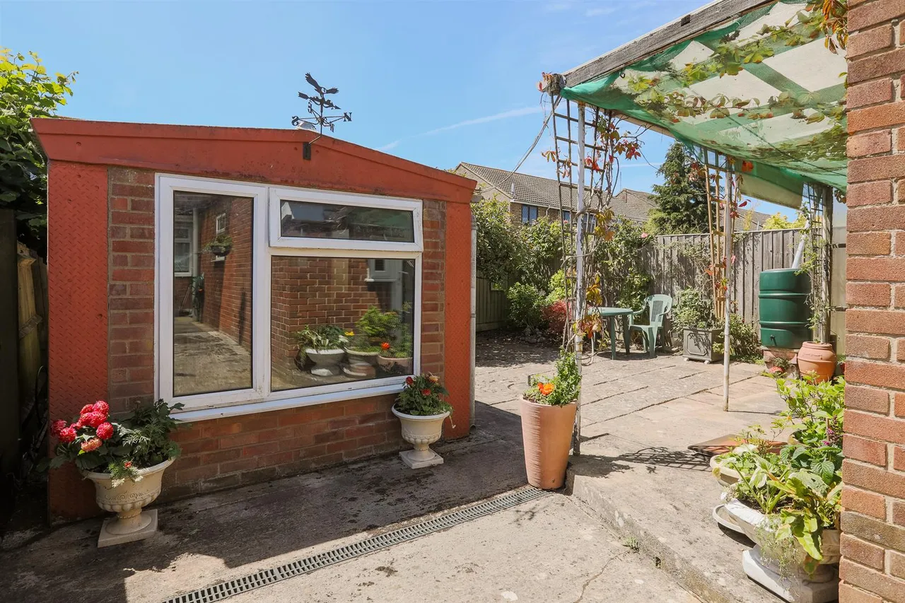 Swinburne Place, Royal Wootton Bassett, photo 13