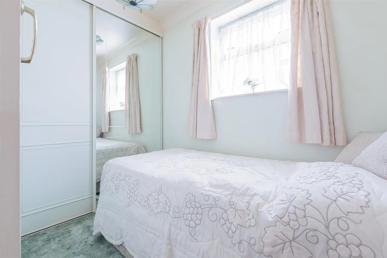 Swinburne Place, Royal Wootton Bassett, photo 10