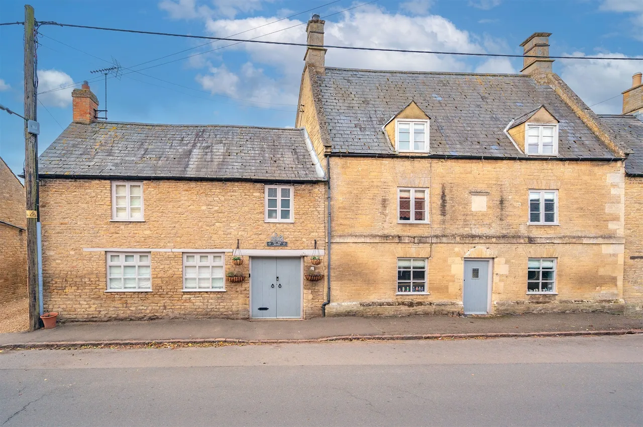 4 bed house for sale, High Street, Kettering, NN14