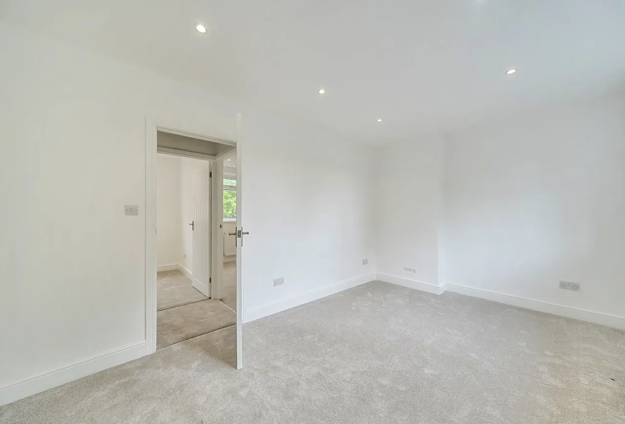 Canterbury Road, Morden, SM4 6QG, photo 11