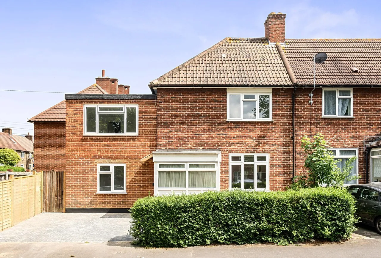 4 bed house for sale — Canterbury Road, Morden, SM4 6QG