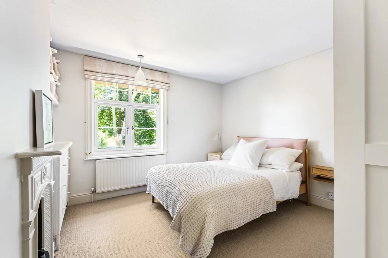 Handcross Road, Staplefield, RH17, photo 10