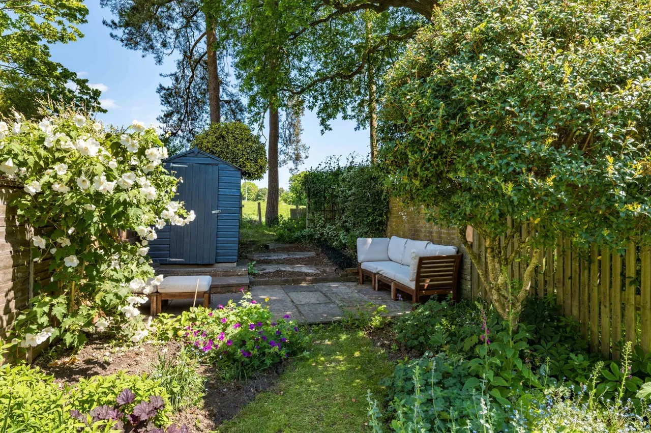 Handcross Road, Staplefield, RH17, photo 8