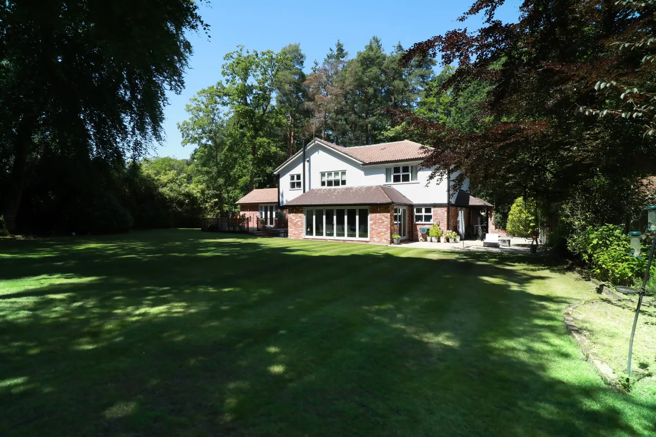 Woodglen Gough Road, Fleet, GU51 4LJ, photo 14