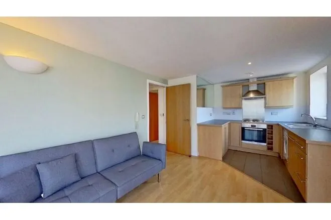 2 bed flat for sale — 4 City Walk, Leeds