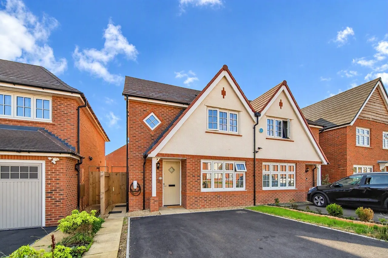 3 bed house for sale, Roman Avenue, Nuneaton, CV11
