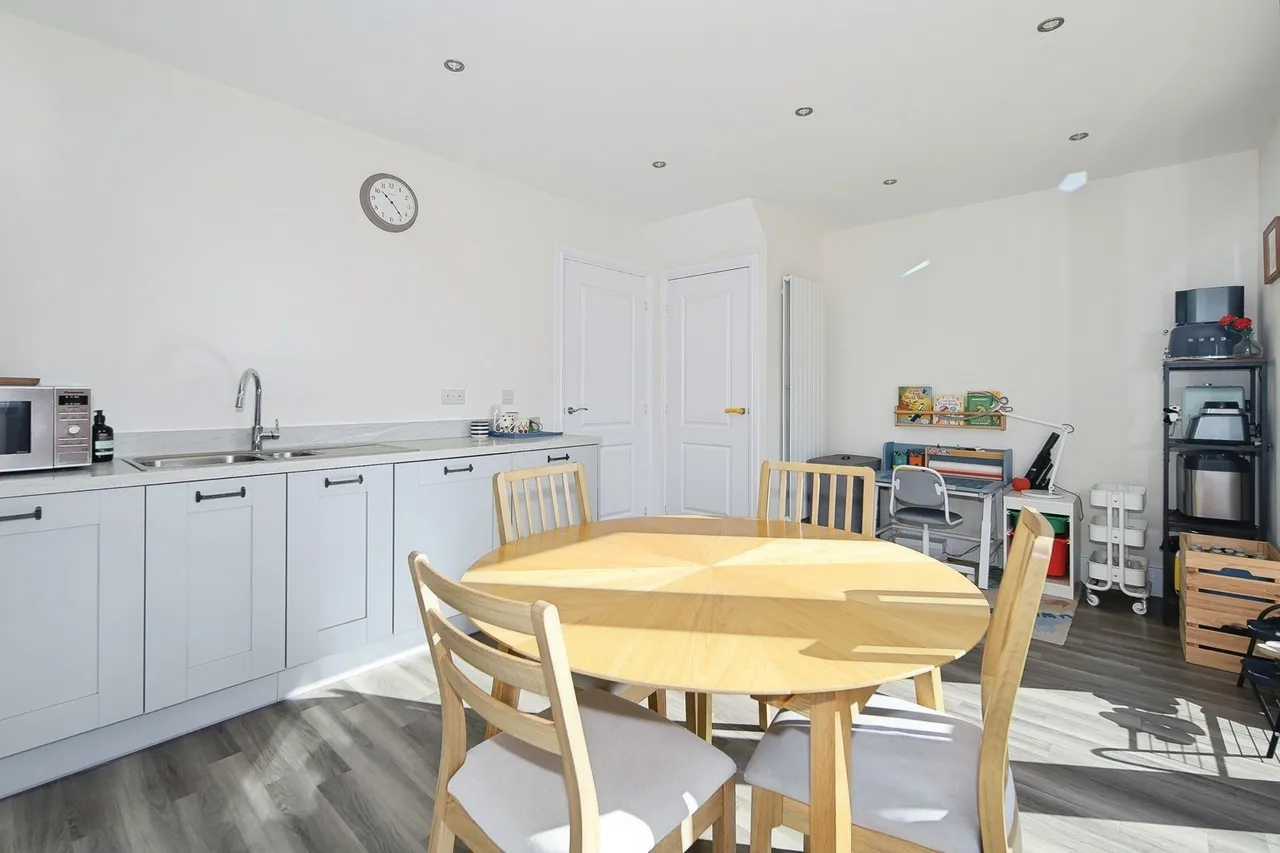 Roman Avenue, Nuneaton, CV11, photo 6