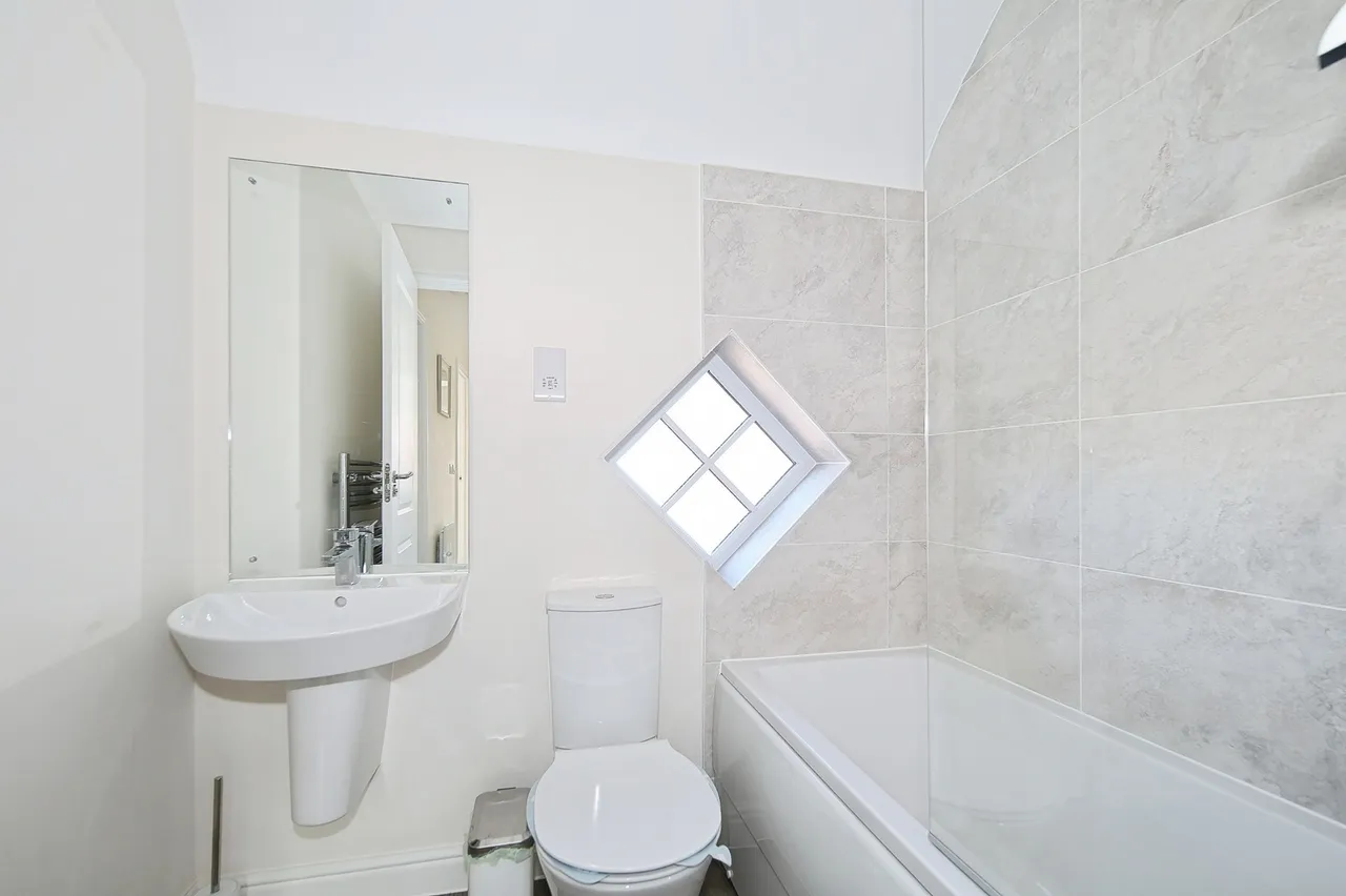 Roman Avenue, Nuneaton, CV11, photo 15