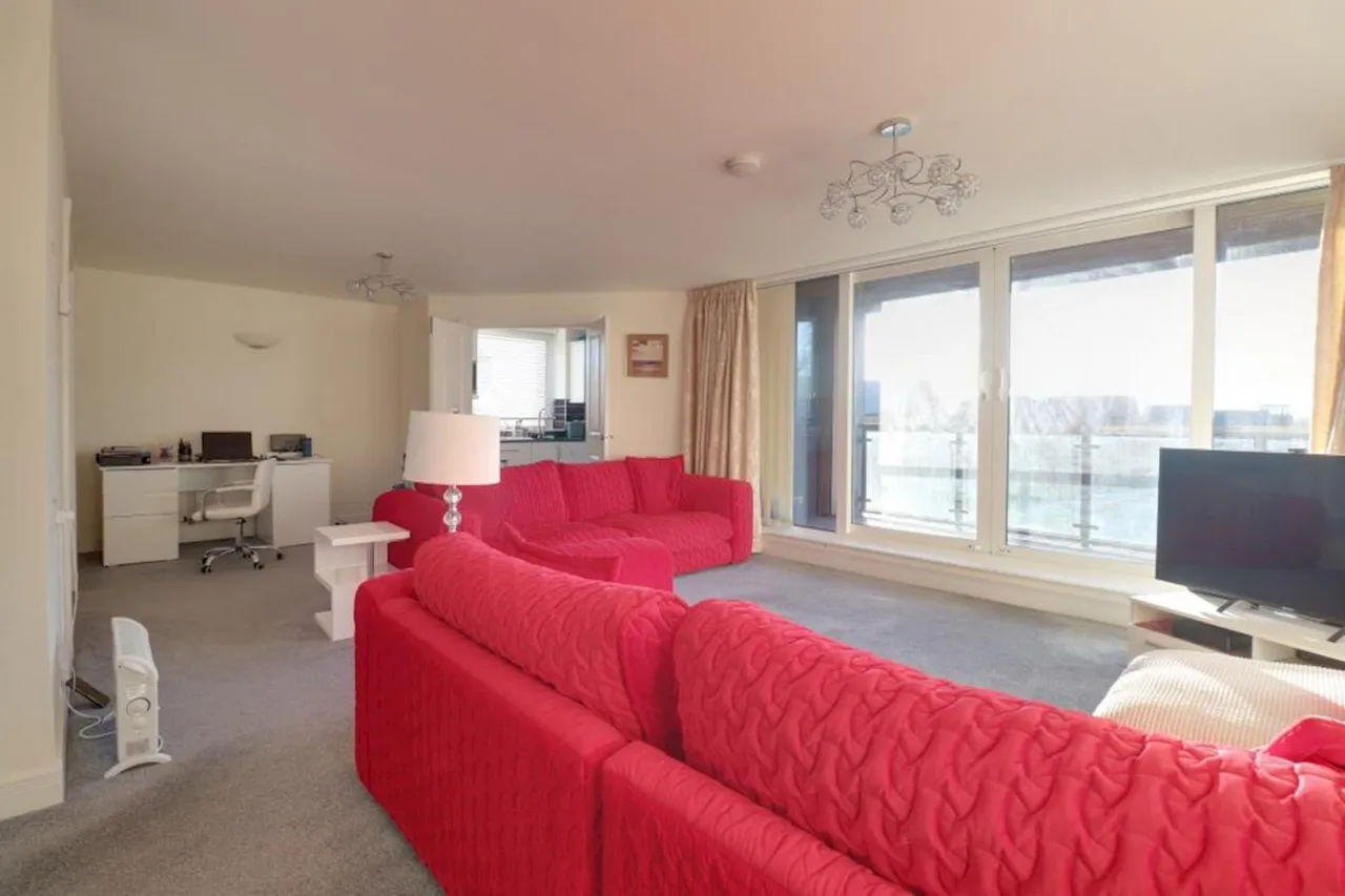 3 bed flat to rent, Upton, Northampton, NN5