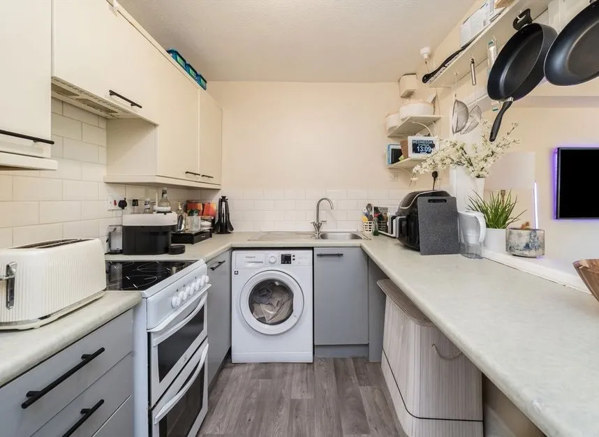 Manor Road, Twickenham, TW2, photo 2