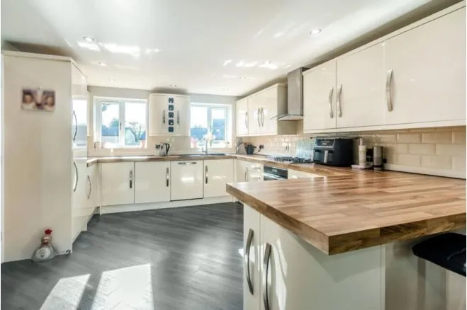 Hoyland Road, Barnsley, S74, photo 3