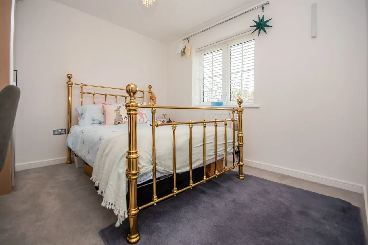 Periwinkle Gardens, Kettering, NN14, photo 10