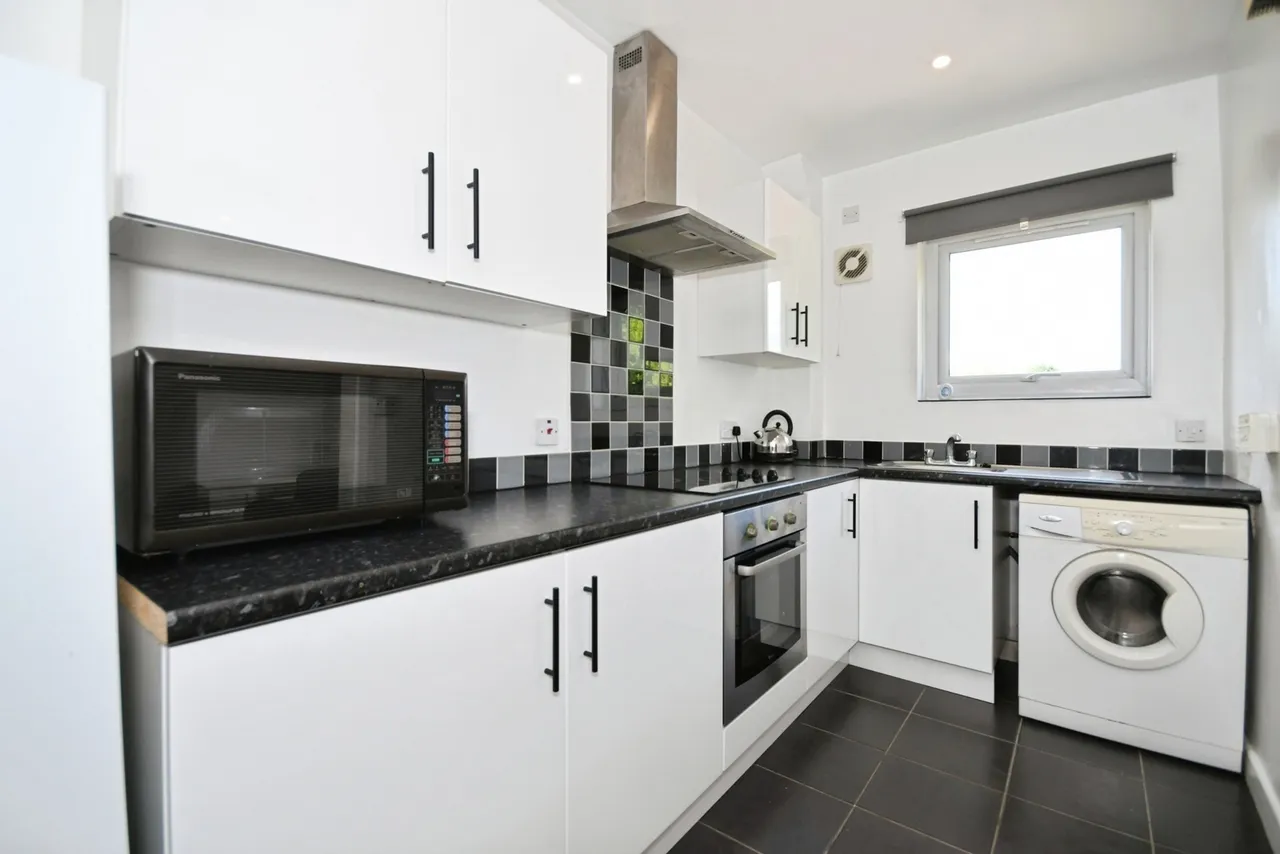 Headford Grove, Sheffield, S3 7XD, photo 2