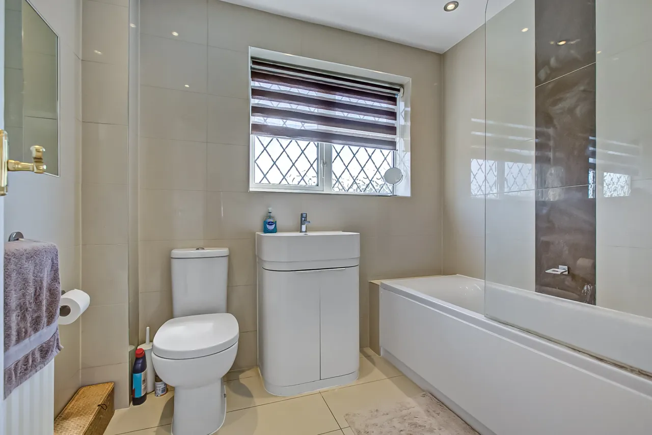 Greenacres, Benfleet, SS7, photo 15