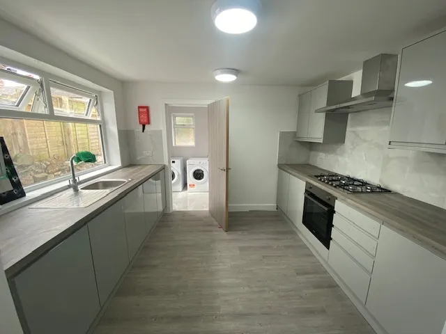 5 bed property to rent, Bertram Street, Splott, CF24