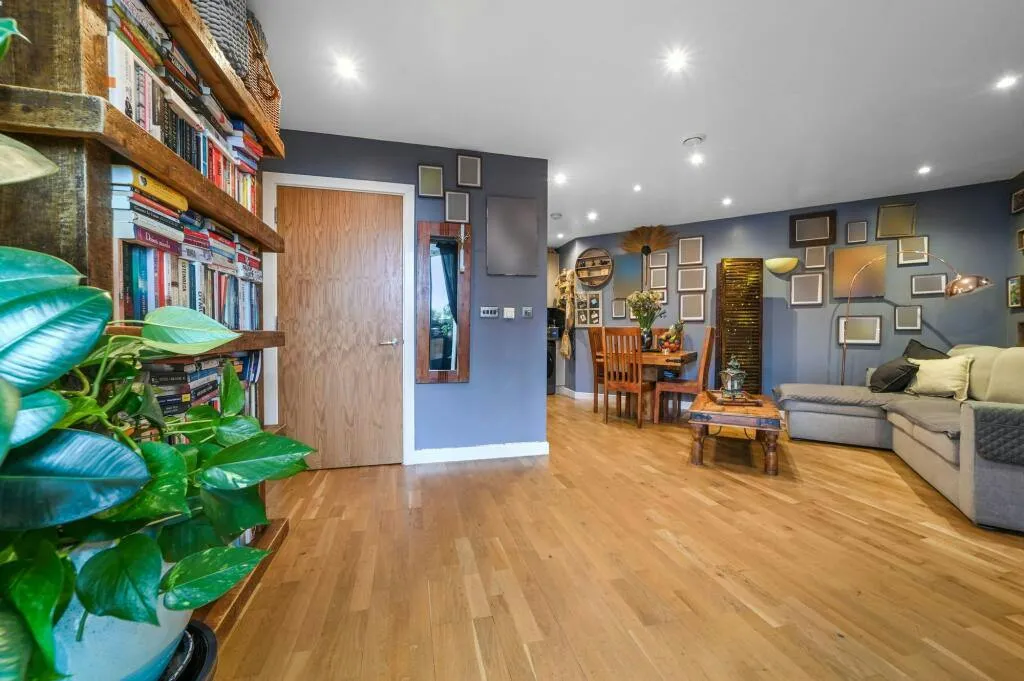 Fenton Court, Burgess Springs, CM1, photo 9
