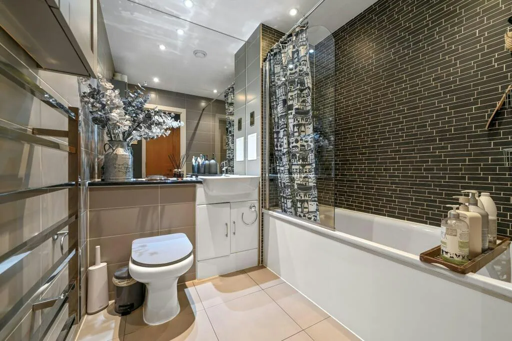 Fenton Court, Burgess Springs, CM1, photo 10