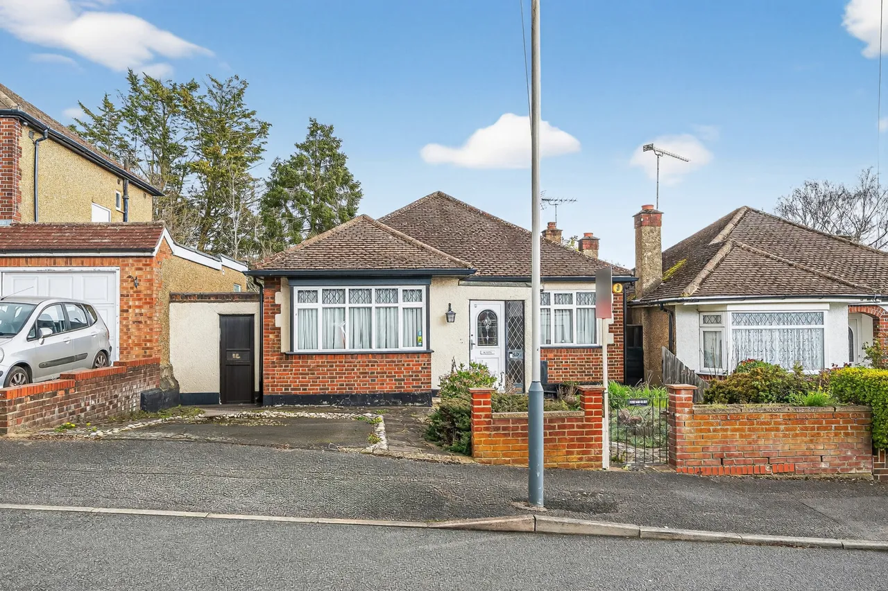 2 bed house for sale, Cranbourne Road, Northwood, HA6
