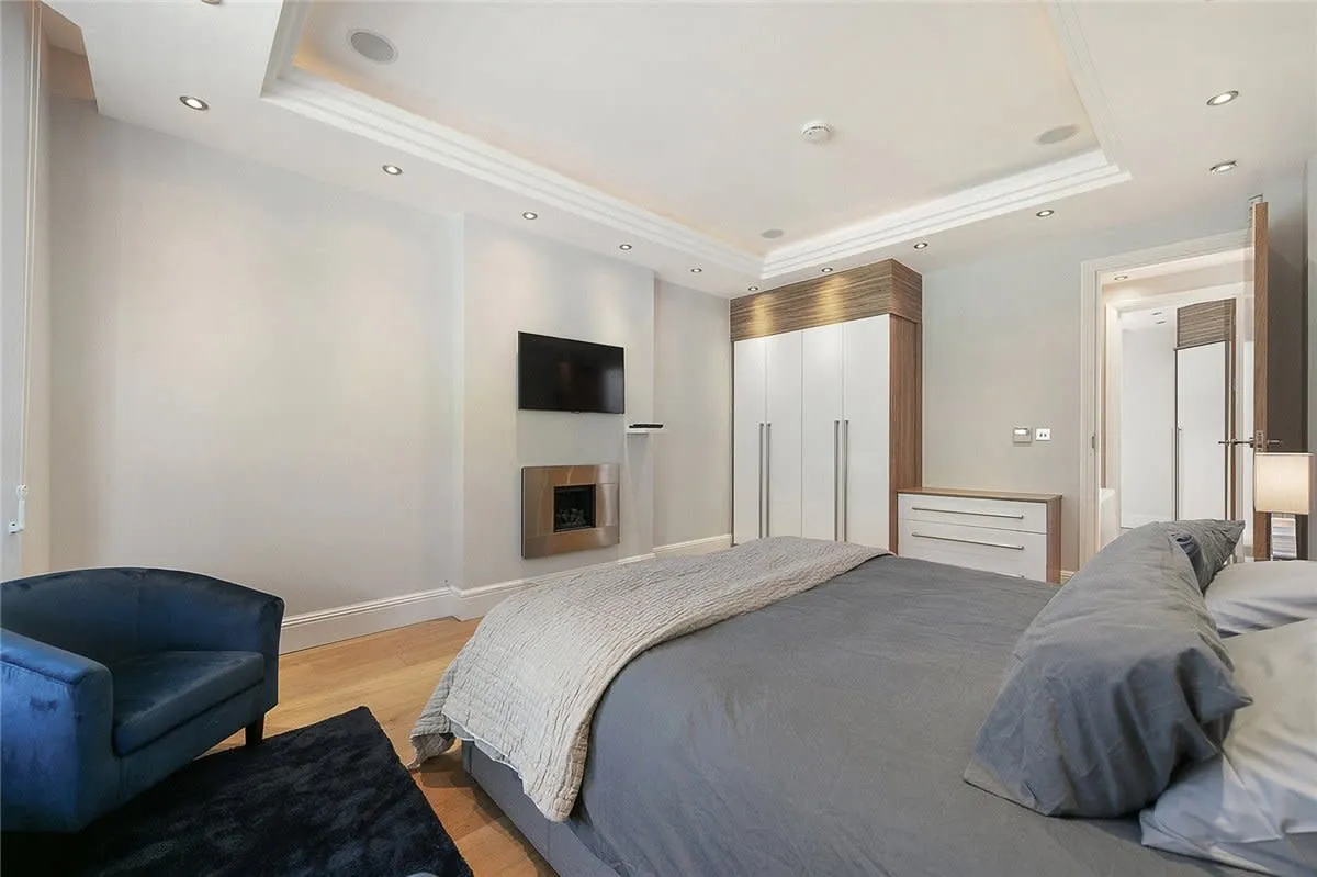 Fulham Palace Road, London, SW6, photo 34