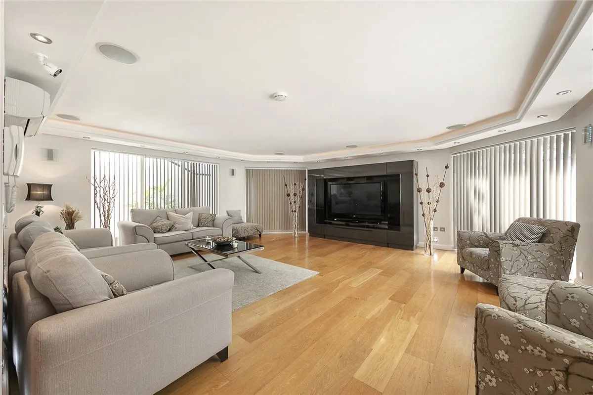 Fulham Palace Road, London, SW6, photo 21