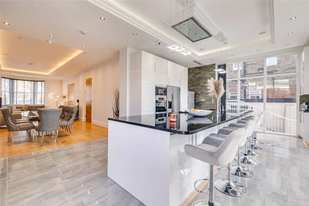 Fulham Palace Road, London, SW6, photo 12