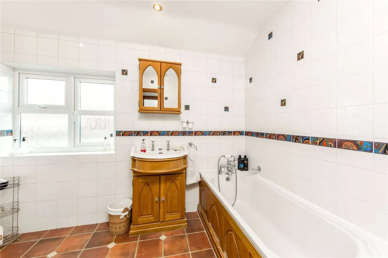 Tithe Barn Court, Dairy Way, Abbots Langley, Hertfordshire, WD5 0TB, photo 9