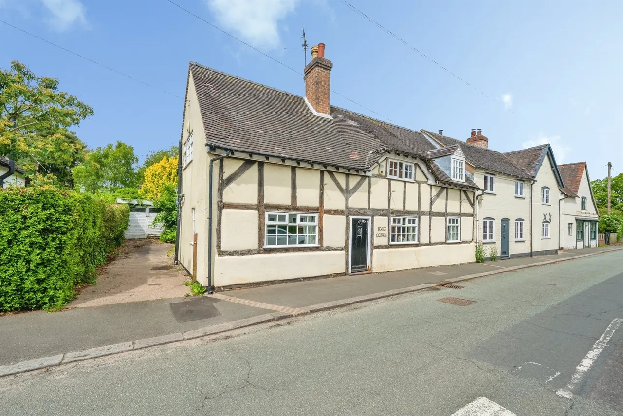 3 bed house for sale — Main Street, Alrewas