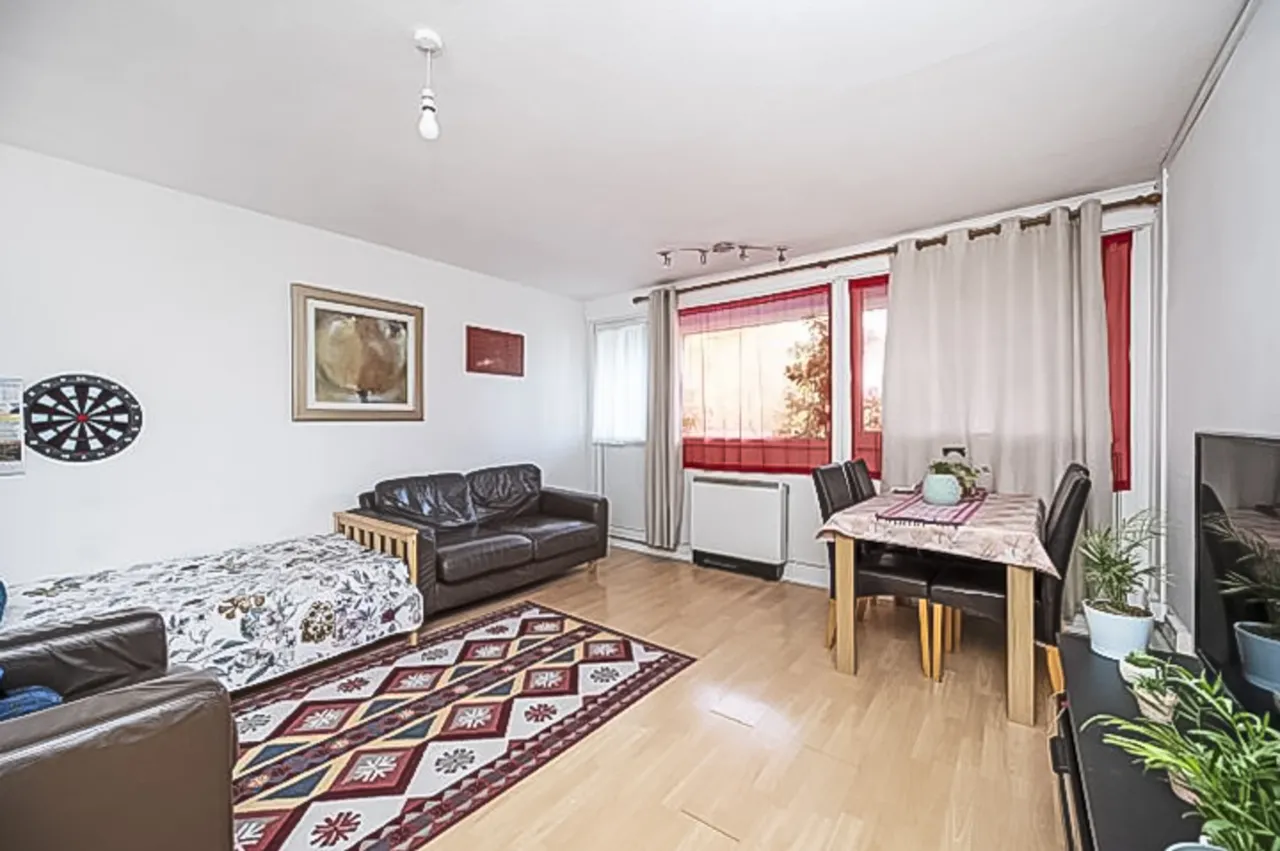 10 Berkeley House, 14 Wellington Way, London, photo 3