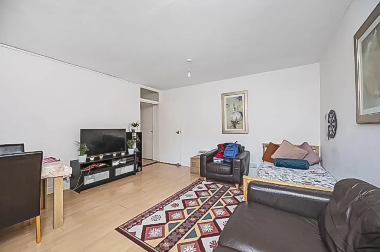 2 bed flat for sale — 10 Berkeley House, 14 Wellington Way, London