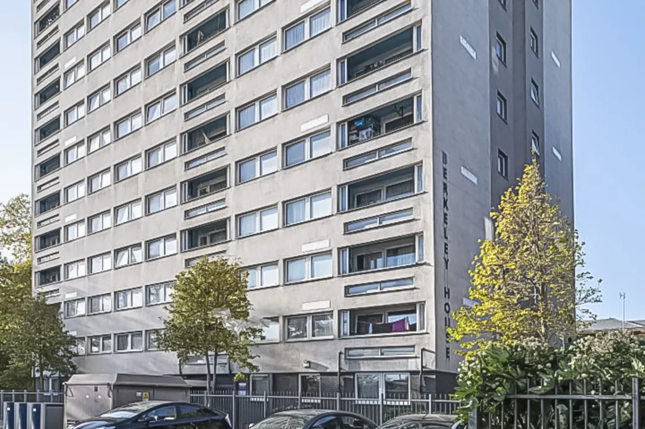 10 Berkeley House, 14 Wellington Way, London, photo 6