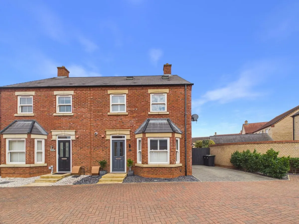 4 bed house for sale, Brookbanks Biggleswade, SG18