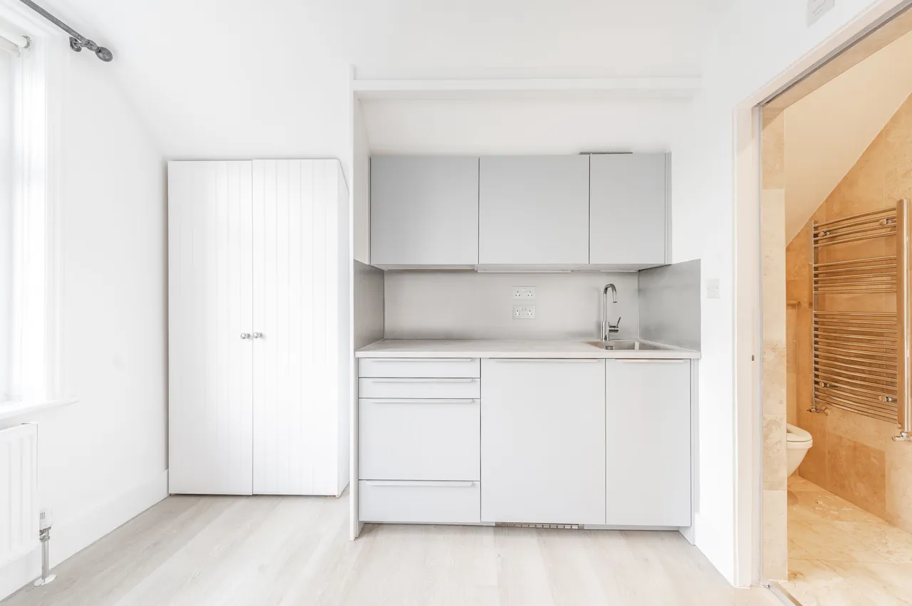 Studio 3, Flat 5, 20 Spencer Road, London, photo 2