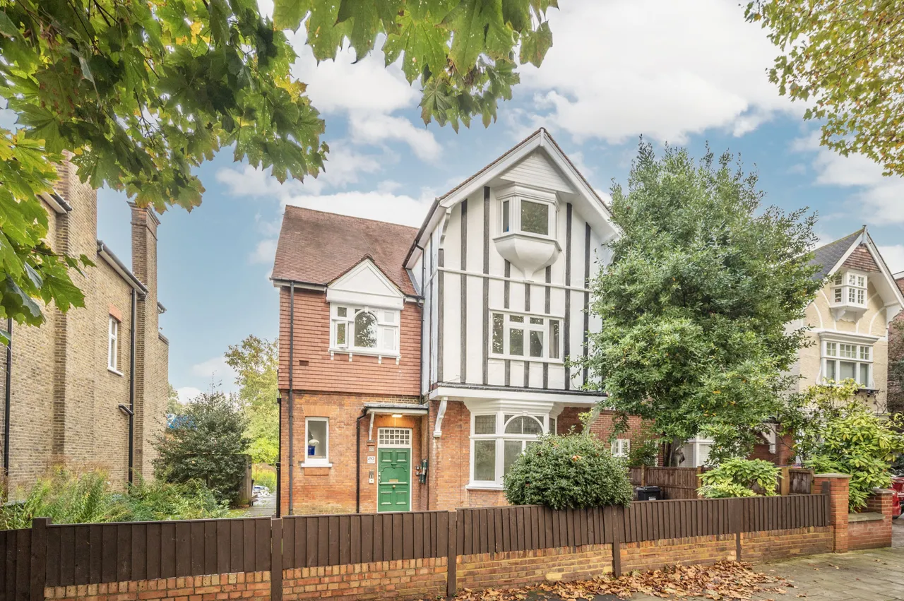 Studio 3, Flat 5, 20 Spencer Road, London, photo 4