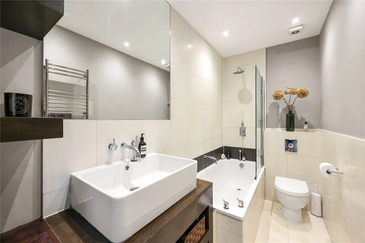 Goswell Road, London, EC1V, photo 6