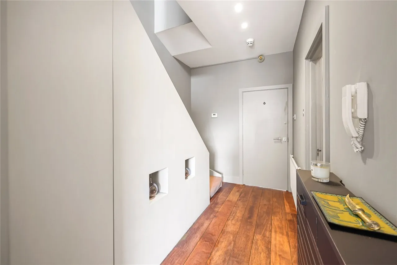 Goswell Road, London, EC1V, photo 5