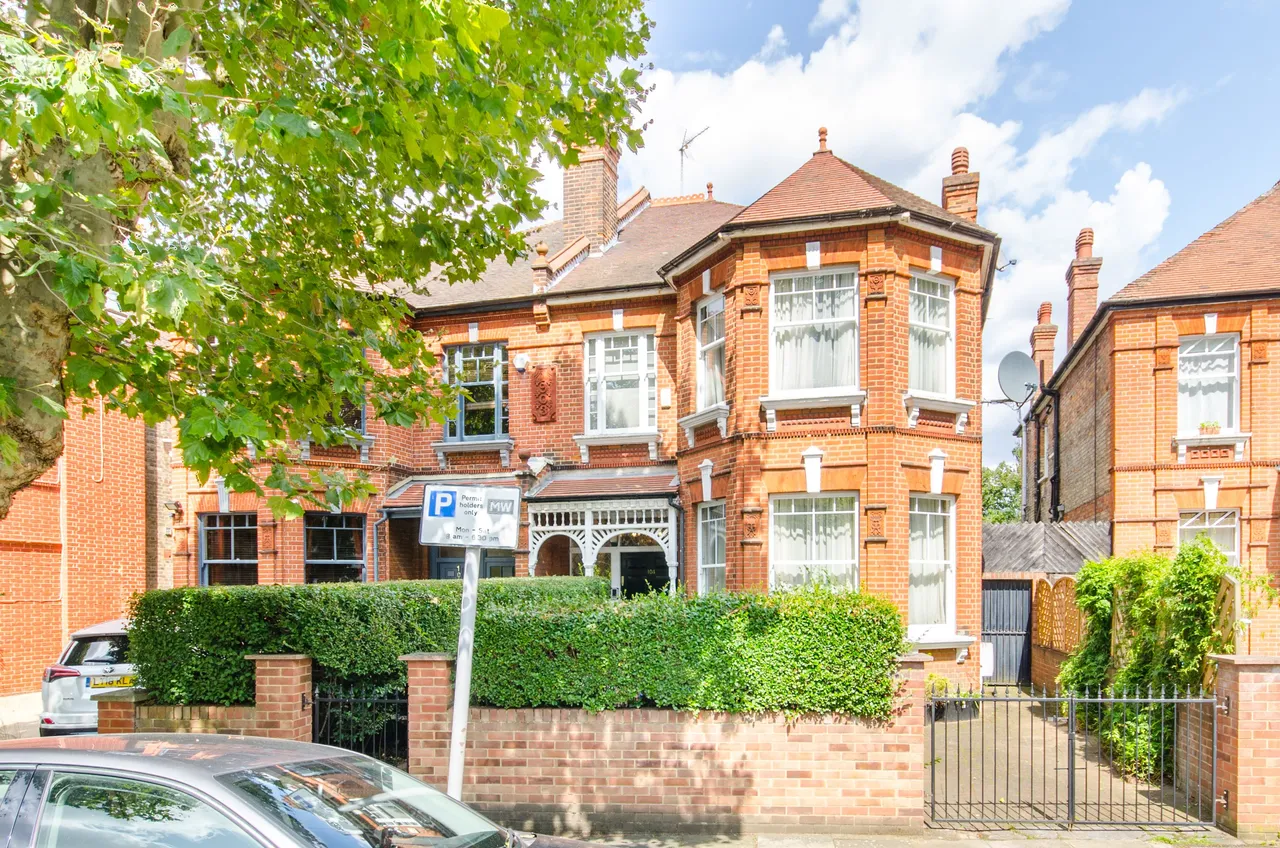 5 bed house for sale — 104 Teignmouth Road, London