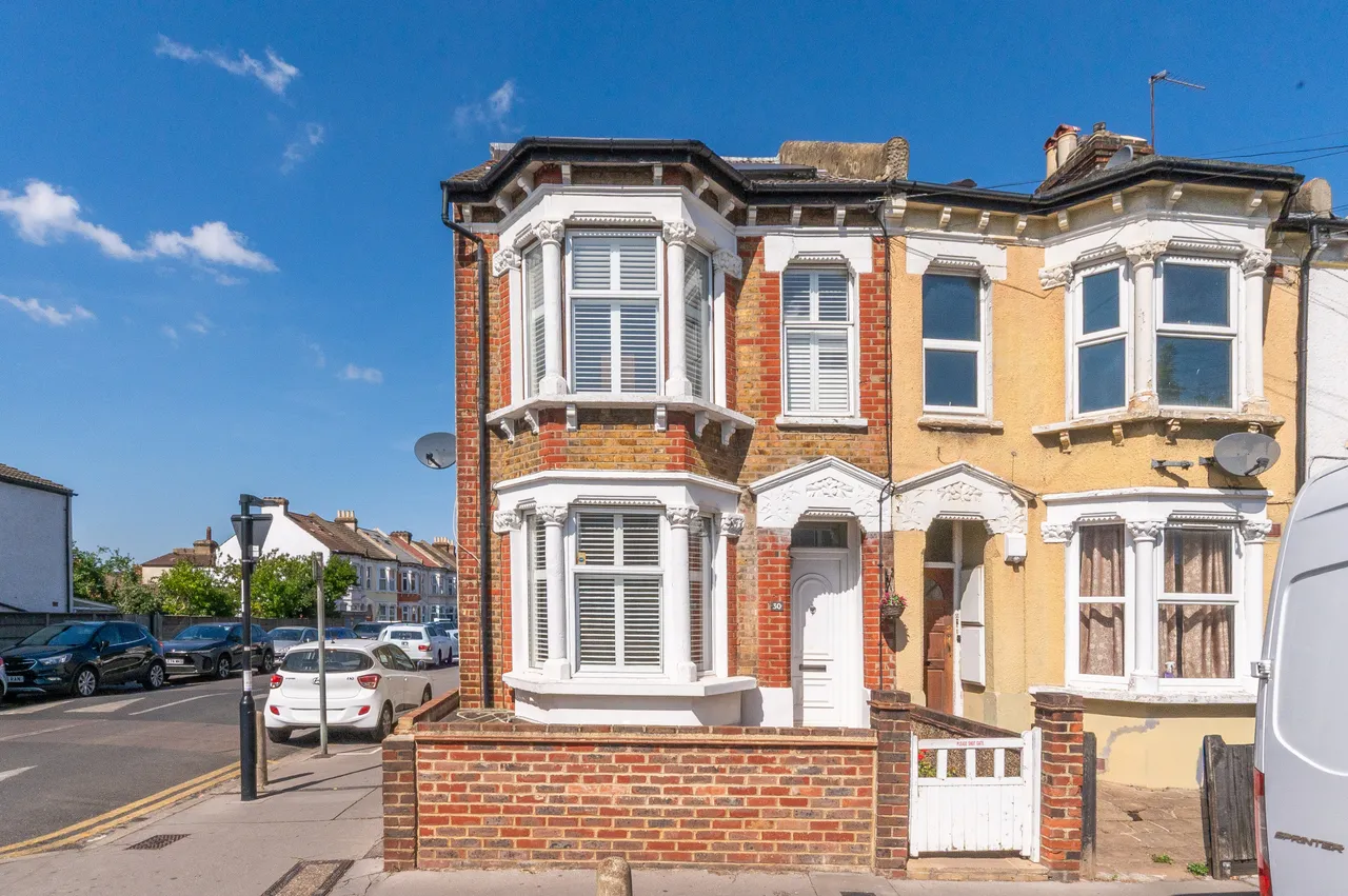 4 bed house for sale — 30 Ecclesbourne Road, Thornton Heath