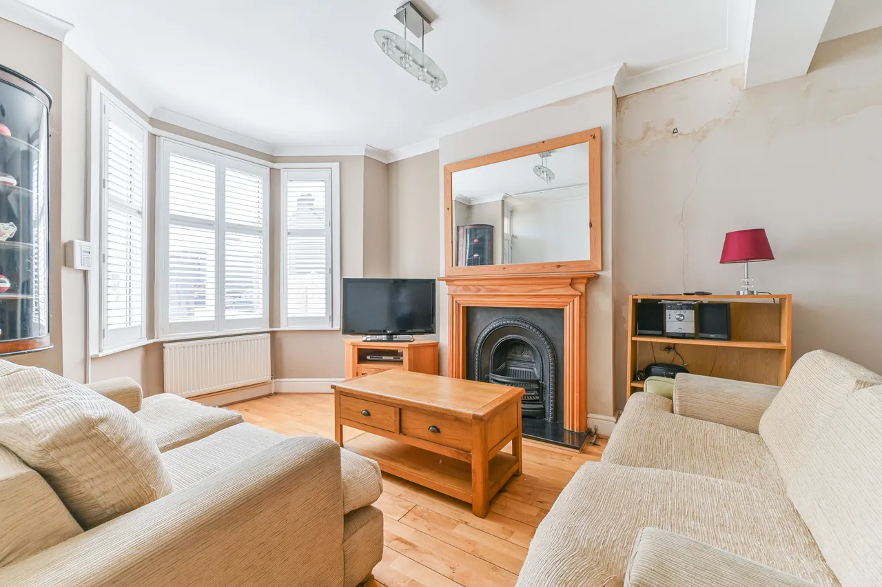 30 Ecclesbourne Road, Thornton Heath, photo 2