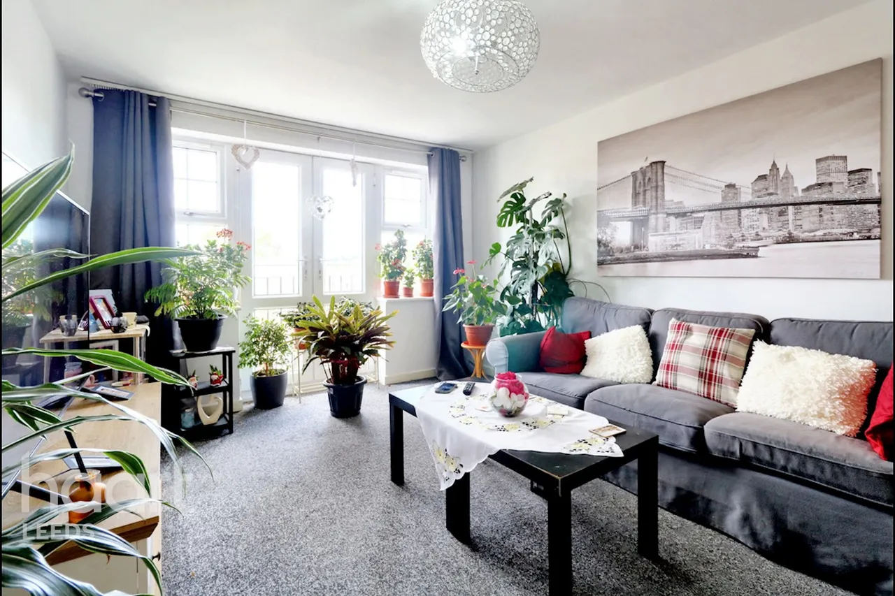 Farnley Crescent, Leeds, LS12, photo 2