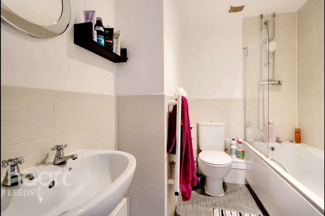 Farnley Crescent, Leeds, LS12, photo 8