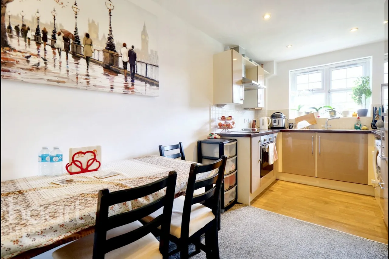 Farnley Crescent, Leeds, LS12, photo 6