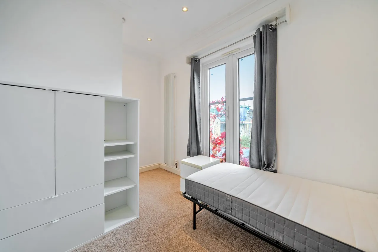 Fulham Palace Road, London, SW6, photo 8