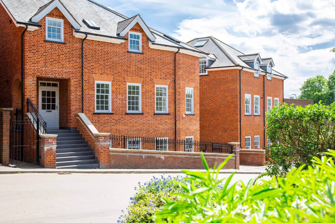 3 bed flat for sale — Thompsons Close, Harpenden, AL5