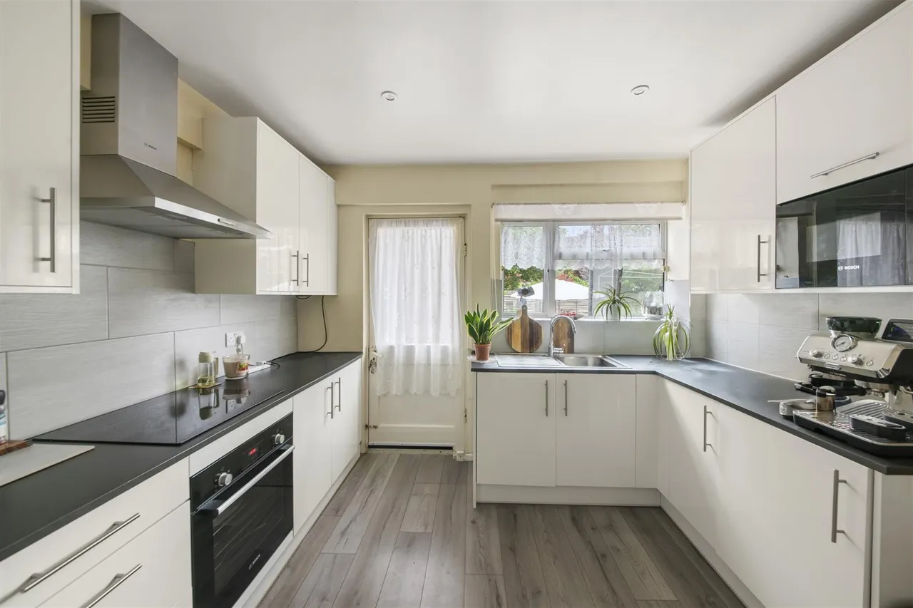 New Peachey Lane, Cowley, photo 4